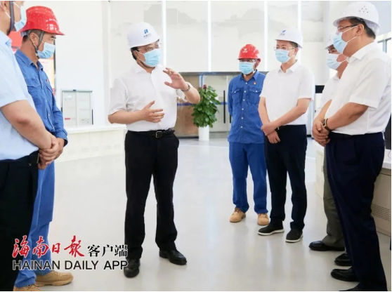 歡迎海南省省委常委，省委副書(shū)記，省長(cháng)馮飛蒞臨馳大幕墻公司承接的洋浦華能幕墻項目視察